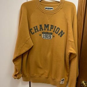 Oversized Champion Crew Neck